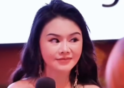 ▲周媛自稱「性商教母、性愛老師」。(圖/翻攝自微博)