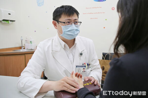 ▲「大寒」,為一年中寒氣最盛的時節,醫院門診常見因氣溫劇烈變化出現不適的病人。(圖/慈濟醫學中心提供,下同)