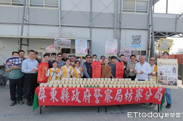 ▲國際佛光會枋寮分會致贈枋寮警分局臘八粥。(圖/記者陳崑福翻攝)