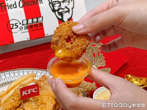 ▲▼肯德基推出新春限定金沙系列推出2大新品「富貴金沙起司脆雞」、「開運金沙沾醬」 。(圖/記者蕭筠攝)