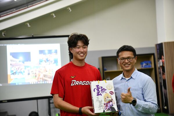 ▲味全龍邀檢察官為球員進行法治宣導。(圖/味全龍提供)