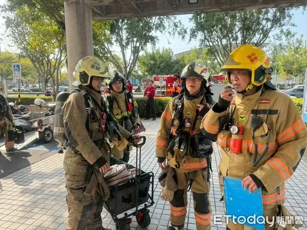 ▲台南市消防局第七大隊於無障礙福利之家辦理火災搶救演練,強化弱勢族群救災應變能力。(圖/記者林東良翻攝,下同)