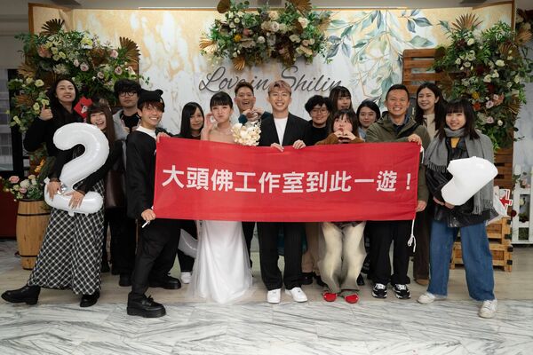 ▲▼耶嫩閃婚二伯員工!網逼問蔡阿嘎:28萬紅包呢。(圖/翻攝自Threads/yenom0612)