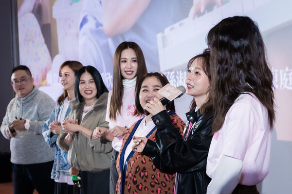 ▲《陽光女子合唱團》破億特別場,陳意涵、鍾欣凌、孫淑媚、安心亞、苗可麗、何曼希。(圖/壹壹喜喜提供)