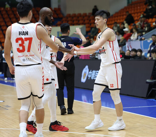 ▲台銀靠著多點開花破解黑鳶不敗金身。(圖/籃球協會提供)