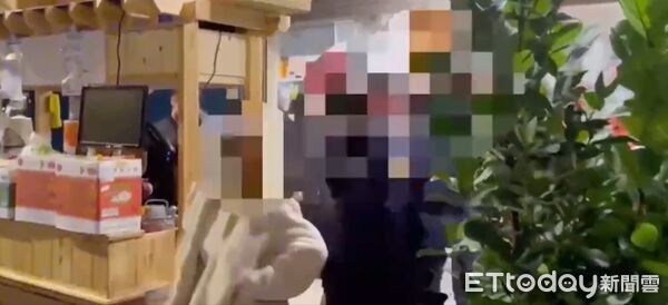 ▲▼▲萬華分局查獲34名台、泰女子賣淫,每次收費1500元。(圖/記者邱中岳翻攝)