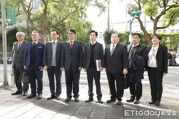 ▲▼行政院秘書長張惇涵率中選會委員被提名人中選會主委被提名人游盈隆、中選會副主委被提名人胡博硯、中選會委員被提名人黃文玲、 李禮仲、蘇嘉宏、蘇子喬、陳宗義拜會台灣民眾黨團。(圖/記者湯興漢攝)