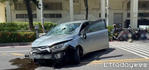 ▲台南市東區大學路與勝利路口2025年6月發生死亡車禍,劉女駕車爆衝闖紅燈釀成多車連環撞而發生死傷,檢察官依法起訴。(記者林東良翻攝,下同)