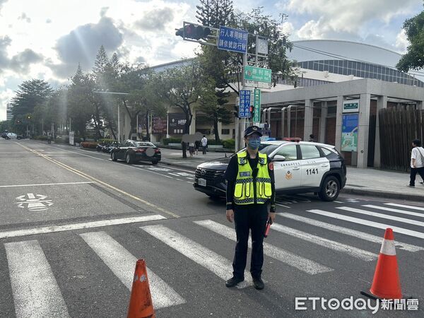 ▲台南市東區大學路與勝利路口2025年6月發生死亡車禍,劉女駕車爆衝闖紅燈釀成多車連環撞而發生死傷,檢察官依法起訴。(記者林東良翻攝,下同)
