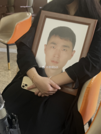 ▲▼陸32歲猝死程式設計師。(圖/翻攝自微博小紅書)