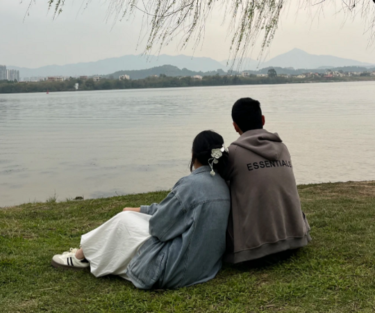 ▲楊女士在社群平台上上傳與丈夫的種種回憶。(圖/翻攝自小紅書)