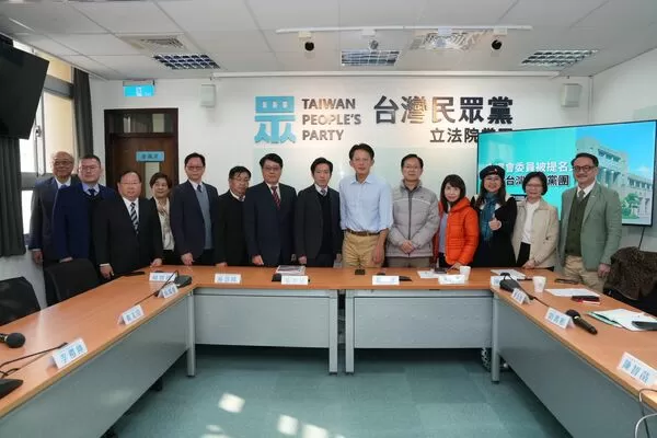 ▲▼行政院秘書長張惇涵率中選會委員被提名人拜會台灣民眾黨團。(圖/民眾黨提供)