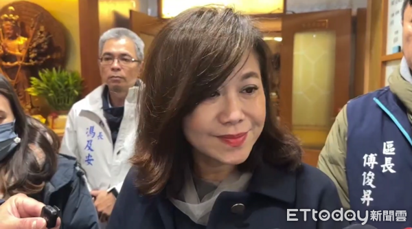 ▲▼基隆勇消詹能傑移靈,基隆市副市長邱佩琳、內政部長劉世芳到場慰問家屬。(圖/記者郭世賢翻攝)