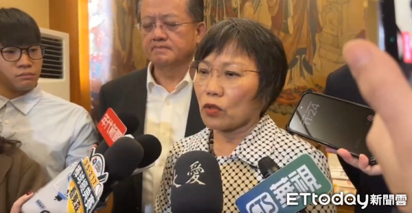 ▲▼基隆勇消詹能傑移靈,基隆市副市長邱佩琳、內政部長劉世芳到場慰問家屬。(圖/記者郭世賢翻攝)