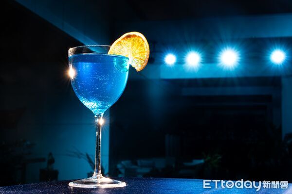 ▲▼整座城市變成寶藍色,迎SJ連三天開唱,高雄全市燈光應援。(圖/記者賴文萱翻攝)