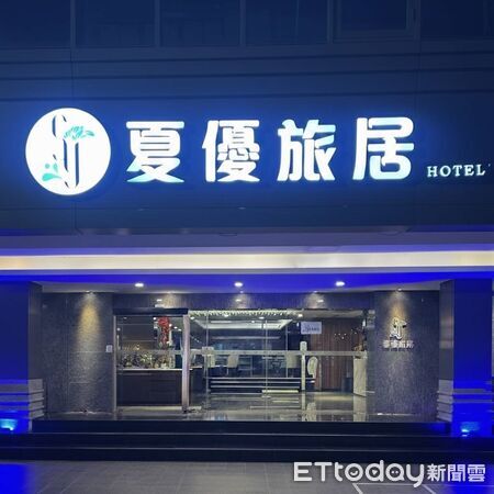 ▲▼整座城市變成寶藍色,迎SJ連三天開唱,高雄全市燈光應援。(圖/記者賴文萱翻攝)