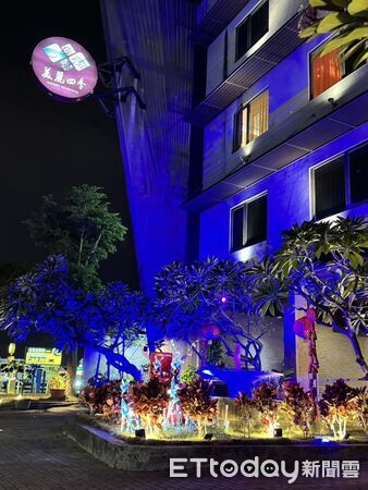 ▲▼整座城市變成寶藍色,迎SJ連三天開唱,高雄全市燈光應援。(圖/記者賴文萱翻攝)