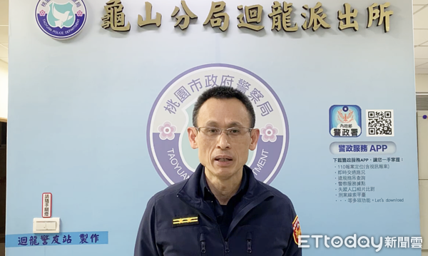 ▲桃園市龜山警分局迴龍派出所所長邱啟晉說明吳姓男子行竊過程。(圖/記者沈繼昌翻攝)