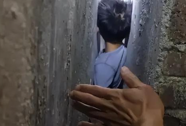 ▲▼ 大陸湖南男孩玩鎖卡鼻變牛魔王 。(圖/翻攝 網易)