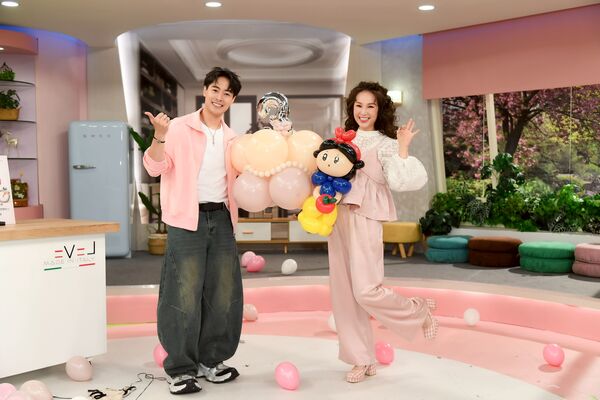 ▲張齡予(中)宣布懷女娃,已四個月大。(圖/三立提供)