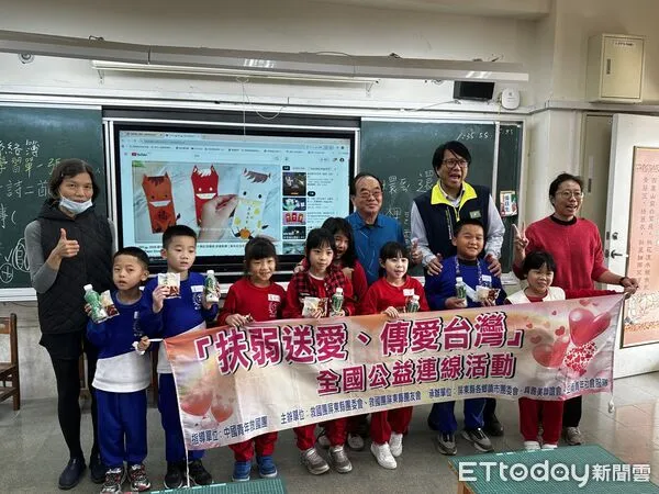 ▲張金鑾基金會攜手救國團捐助屏東七校學童點心。(圖/屏東救國團提供)