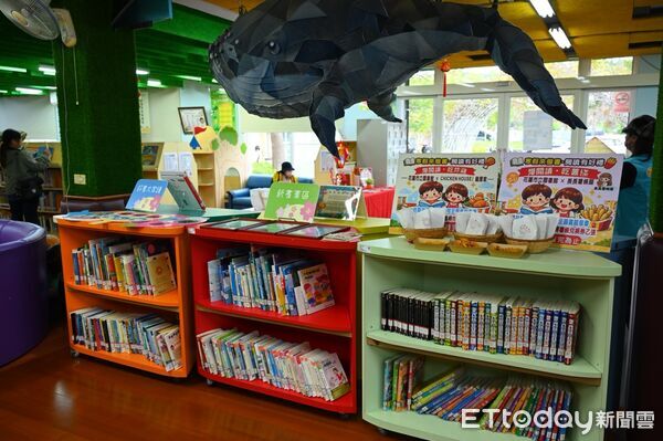 ▲▼花蓮市立圖書館兒童館於寒假期間,與在地企業合作推出閱讀推廣活動。(圖/花蓮市公所提供,下同)