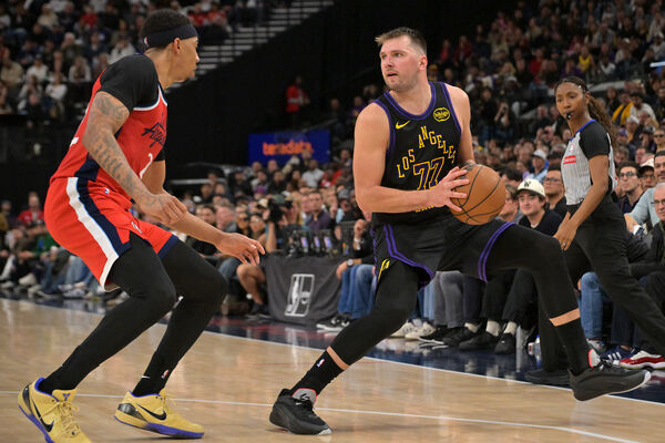 ▲湖人唐西奇狂轟32分、11籃板、8助攻,但球隊仍不敵同城快艇。(圖/達志影像/美聯社)