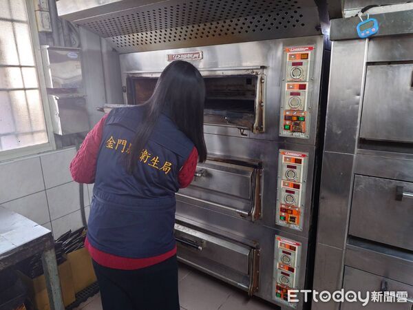 ▲▼金門某國小校園餐點草莓餡蛋糕疑似出現異樣,縣衛生局稽查供餐業者。(圖/金門縣衛生局提供)