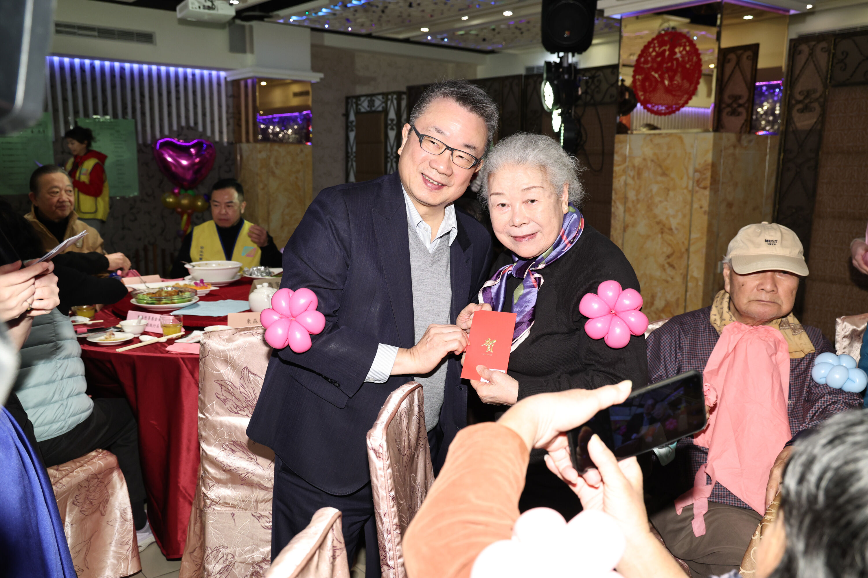 ▲▼ 東慈贊助獨居長者圍爐-廖副總裁出席。(圖/記者黃克翔攝)