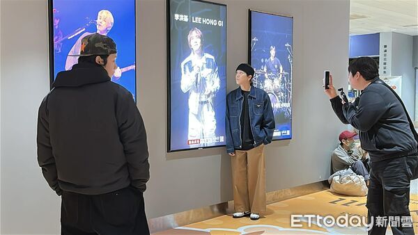 ▲▼獨家/FTISLAND回應台灣粉絲!現身台北地下街K區 。(圖/讀者提供)