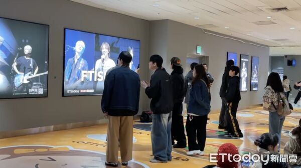 ▲▼獨家/FTISLAND回應台灣粉絲!現身台北地下街K區 。(圖/讀者提供)