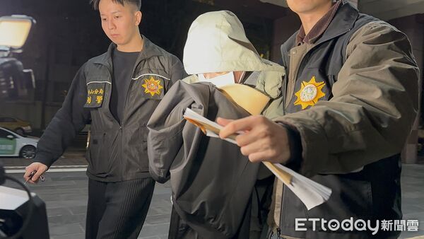 ▲▼三立採訪車衝銀行釀10傷 駕駛被依過失傷害移送。(圖/記者劉昌松攝)