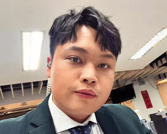 中天主播林宸佑咄咄逼人採訪手段惹議,因涉行賄國軍蒐集機密遭收押禁見。(翻攝林宸佑臉書)