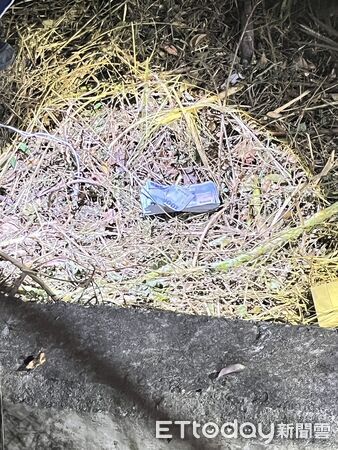 ▲▼ 國道飛車追逐!駕駛急跳邊坡躲5惡煞追殺 人間蒸發卻驚見2本千元鈔 。(圖/民眾提供)