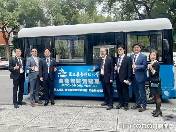 ▲▼屏科大車輛工程系助理教授陳斌勇帶領學生,投入自動駕駛實驗車近2年。包括部長鄭英耀等人也試乘過該車。(圖/記者許敏溶攝)