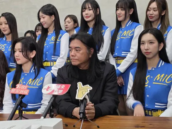 ▲緯來宇宙啦啦隊與B2。(圖/記者葉文正攝,想想時間有限公司)