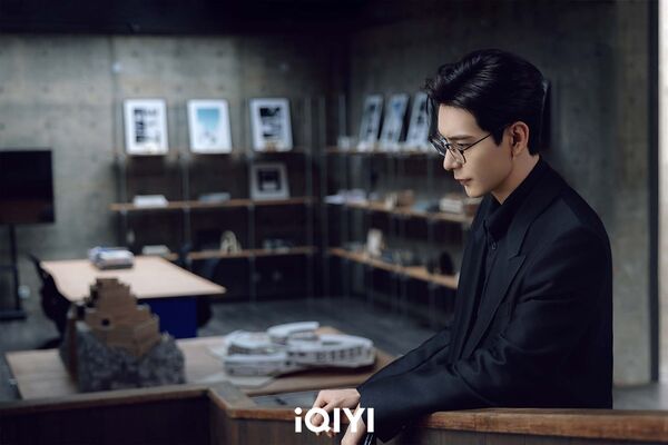 ▲《軋戲》由陳星旭、盧昱曉主演。(圖/iQIYI提供)