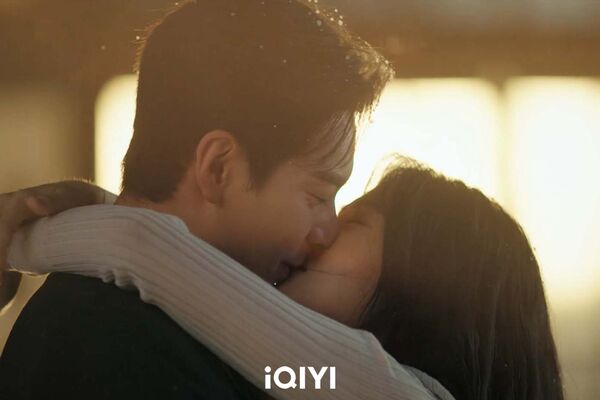 ▲《軋戲》由陳星旭、盧昱曉主演。(圖/iQIYI提供)