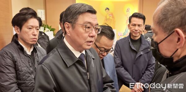 ▲基隆勇消詹能傑2/3公祭 卓揆赴靈堂表敬意。(圖/記者郭世賢翻攝)