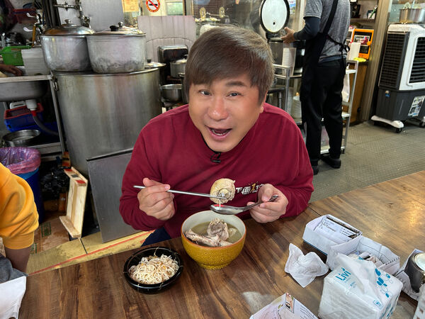 ▲胡瓜稱吃美食是職業傷害。(圖/下面一位)