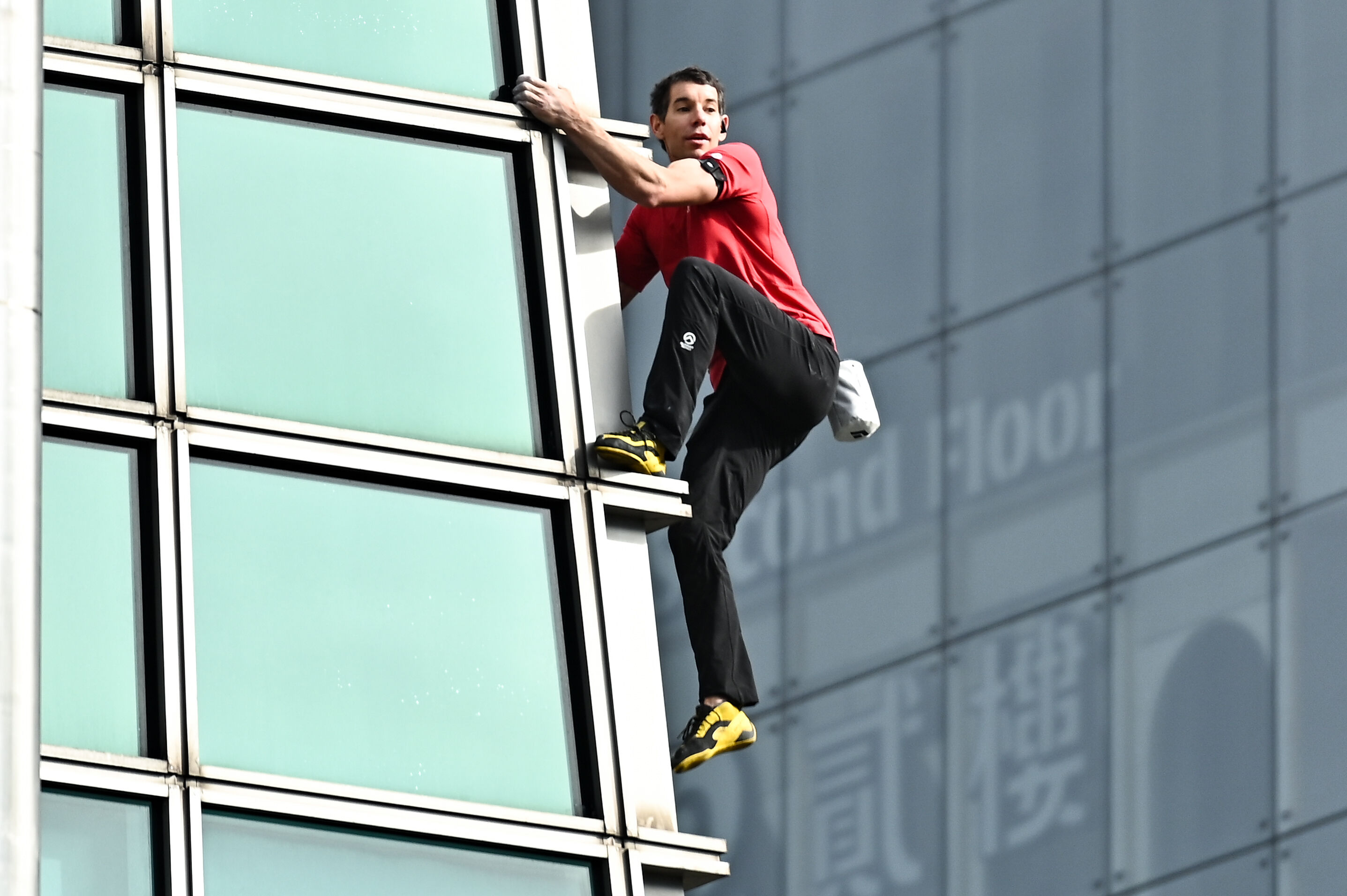 ▲▼美國自由攀岩名將霍諾德(Alex Honnold)於台灣時間25日挑戰徒手攀登台北101。(圖/記者李毓康攝)