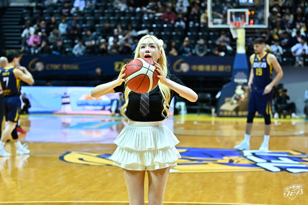 ▲特攻Passion Sisters韓籍女神李丹妃,今日首度來到主場進行開球與應援。(圖/特攻提供)