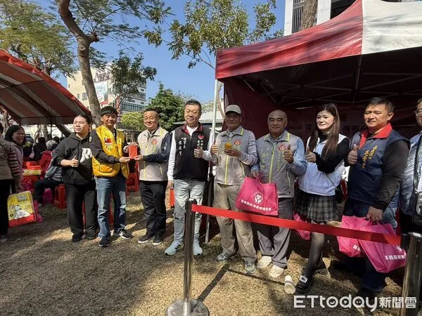 ▲▼ 新港愛鄉慈善會寒冬送暖活動,獲得各界支持盛大舉行 。(圖/記者翁伊森攝)