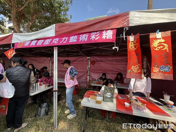 ▲▼ 新港愛鄉慈善會寒冬送暖活動,獲得各界支持盛大舉行 。(圖/記者翁伊森攝)