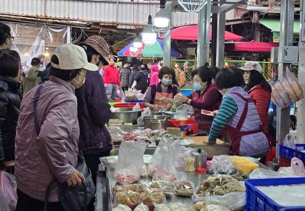 ▲桃園南門市場臨時攤位開張