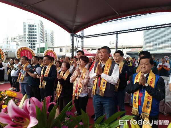 ▲文皇玉凌別苑24日於臺南市東區仁和路舉行新建工程動土典禮,副市長姜淋煌與民代、地方仕紳及宮廟代表共同上香祈福,見證融合唐式禪風與現代美學的宗教道場正式啟建。(記者林東良翻攝)