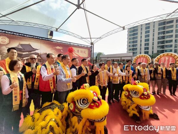 ▲文皇玉凌別苑24日於臺南市東區仁和路舉行新建工程動土典禮,副市長姜淋煌與民代、地方仕紳及宮廟代表共同上香祈福,見證融合唐式禪風與現代美學的宗教道場正式啟建。(記者林東良翻攝)