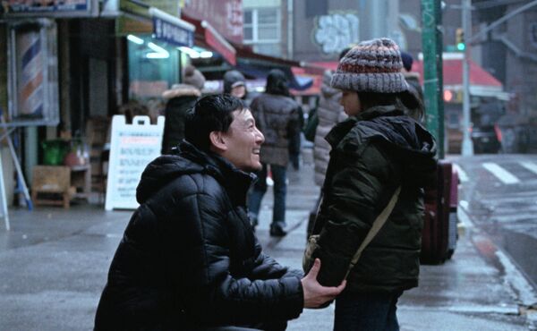 ▲張震(左)與飾演女兒的魏愷樂溫柔互動成為一大亮點。(圖/甲上提供)