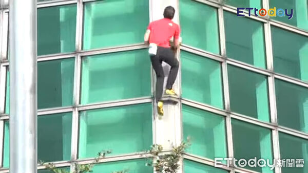 ▲霍諾德挑戰開始。(圖/翻攝自YouTube/ETtoday星光雲)