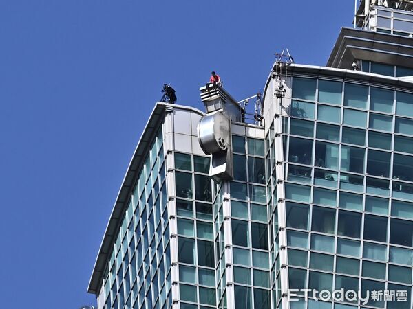 ▲▼ 美國自由攀岩名將霍諾德(Alex Honnold)於台灣時間25日挑戰徒手攀登台北101 。(圖/記者李毓康攝)